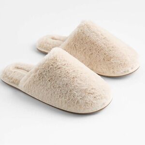 Crate & Barrel Plush Faux Fur Slippers
Cozy color Cream Slippers